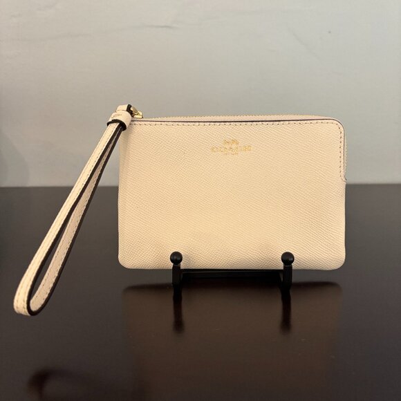 Coach Ivory White Pebblegrain Leather Corner Zip Wristlet - Picture 1 of 7